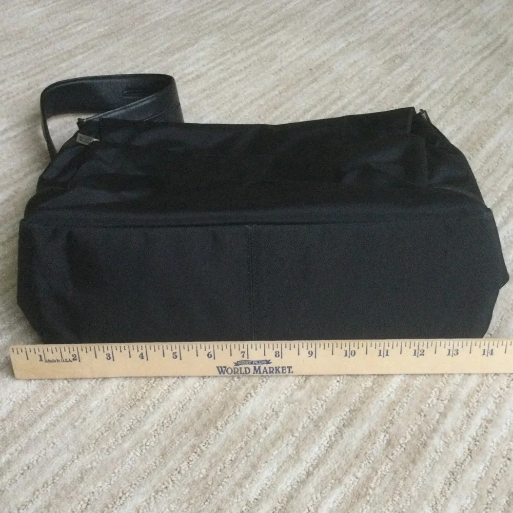 Tumi vista messenger